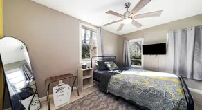 King Bed Creekfront Retreat in Jacksonville - Image 2