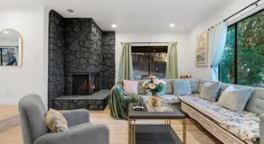 Entire Private Home with 2 Bedrooms 1 Bathroom, Grand View, King Bed, Spacious, Parking, Available Now - Image 2