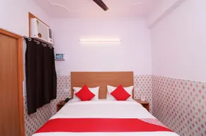Oyo Town House 347, Near Bus Stand - Image 2
