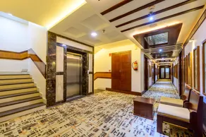 THE LANDMARK HOTEL - Image 4