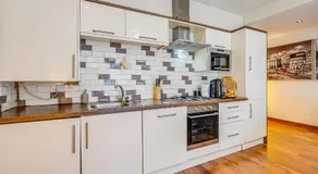 Entire Family Home - 2BD2BTH Central Earl's Court - Image 2