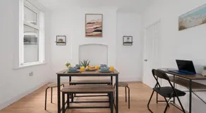 Stylish 3-Bed Home, Free Double Parking, Near Seafront - Image 2