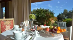 Villa Zagara Luxury Bed And Breakfast - Image 3