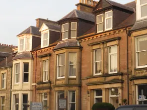 Crown Hotel Guesthouse - Image 4