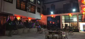 Loujia Courtyard Accommodation - Image 2