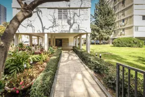 Chic 2BR Apt w Large Windows in Tel Aviv Old North - Image 4
