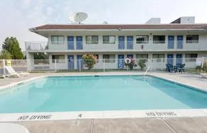 Shasta Vista Inn & Suites - Image 3