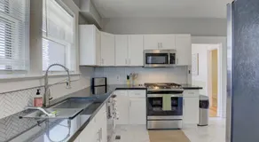 Spacious 3BR Cooper-Young Bungalow - Sleeps 8 - Walkable to Dining - Easy Access to Downtown - Parking - Image 2