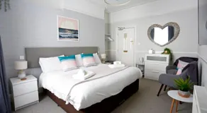 The Dolphin Hotel Exmouth - Image 2