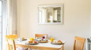 Modern 3-Bedroom Retreat Near Monmouth Castle - Sleeps 6 - Free Parking & WiFi - Image 5