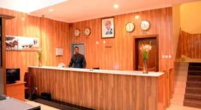 La Posh Hotel - Image 3