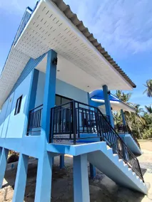 5 minutes to Beaches, Cafes, Shops, 2 Aircons, King Bed - Image 3