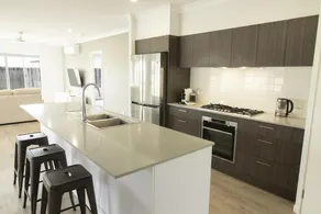 Spacious 4-Bed House in Leafy Plainland - Image 3