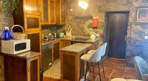 Casa vacanze 'Casa Romã' con vista sulle montagne, terrazza privata e Wi-Fi - Image 3