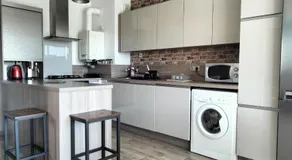 Lawrence House Barnes - Image 4