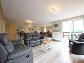 Superb villa with a large garden - Image 3
