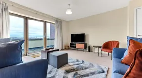 Large Group & Contractor Booking! Duplex w/Parking - Image 2
