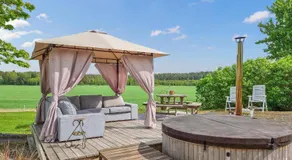 4 Bedroom Cozy Home In Flo - Image 2