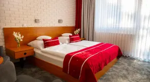 Motel 2000 - Image 2