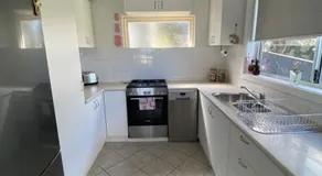 Dog friendly home with spectacular views of Lake Illawarra - Image 4