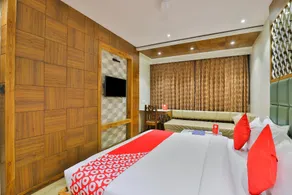 OYO 1389 Hotel Relax Inn - Image 2