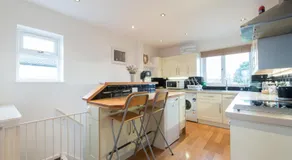 Chesterton Court Apartment - Image 4
