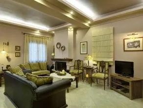 Iatrou Guesthouse - Image 4
