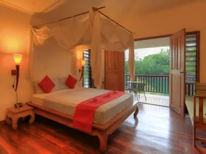 Tropicana Lagoon Apartments - Image 2