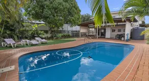 Bongaree Beach House with Pool - Image 3