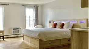 Lunenburg Arms Hotel - Image 2