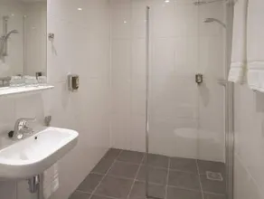 Court Garden Hotel - Image 4