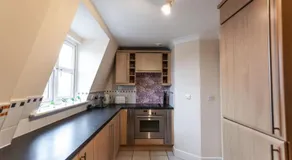 12 Bradford Old Town Swindon, 2 Bedroom, Sleeps 5, Free Secure Parking, Wifi, Long Stay Disc - Image 3