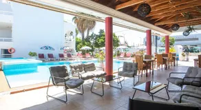 Perla Marina Hotel - Image 2