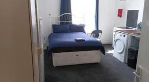 Studio Sleeps 2 near Priory Woods - Image 3