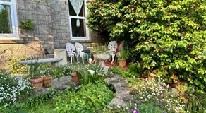 Boutique Studio Apartment in Grand House - Image 5