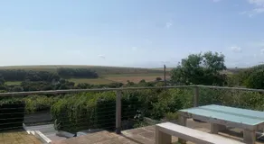 Sanctuary by the Sea with large room incl lounge area, bathroom, direct garden access & free parking - Image 4