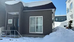 Experience relaxation in Otaru's bungalow - Image 4