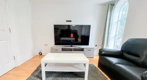 Luxury Townhouse In Derby City Centre - Image 3