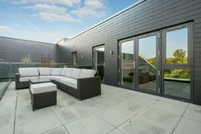 Serenity by the Water: 3-Bed London - Image 5