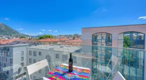 Attico al Parco: Penthouse in Lugano | Balcony, A/C & 2 min from Lake - Happy Rentals - Image 3