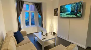A spacious & modern 3-bed home - Image 2