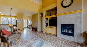 Inviting townhouse with fast WiFi patio & access to pools golf tennis & gym - Image 3
