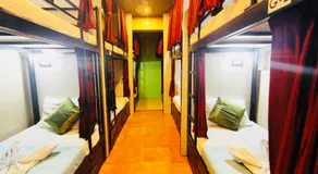 Town Hostel Mumbai - AC Dormitory - Image 2