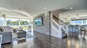 Home on Fox River: Modern Decor Style! - Image 3