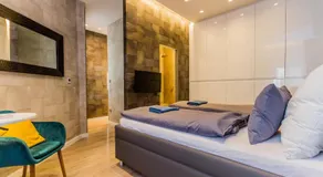 Chain Bridge Studio Apartment - Image 2