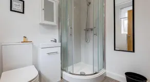 Cozy Self-Contained Suite with Own Entrance - Image 5
