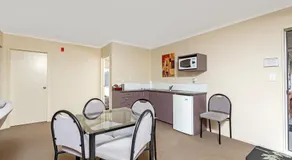BK's Chardonnay Motor Lodge - Image 3