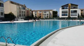 Coeur de Fréjus, L'AMPHITHÉÂTRE, appartement 3 pièces climatisé, terrasse, barbecue, piscine & parking - Image 2