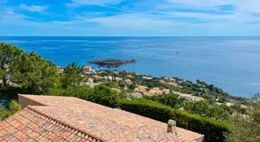 Sea-view villa for 11 guests with a heated infinity pool - Image 4