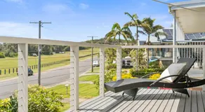 Sandy's Getaway - Front Row Seat to Sandy Beach, Coastal Walks, Pet Friendly - Image 5